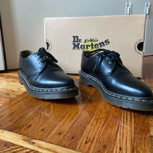 Dr. Martens Dupree 3-eye shoe